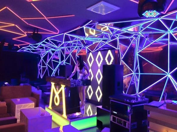 top 10 thiết kế quán cafe dj thu hút giới trẻ hiện nay - 12 top 10 thiết kế quán cafe dj thu hút giới trẻ hiện nay - 11