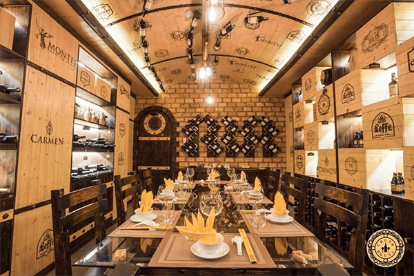 thiet-ke-nha-hang-ruou-vang-sang-trong-dang-cap