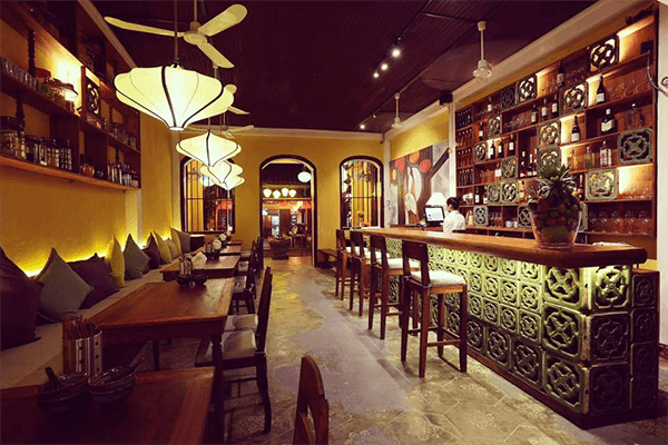 thiet-ke-quan-an-phong-cach-hoi-an-2